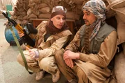 Haschim (Omar El-Saeidi) und Titus (Robert Stadlober) bei der Militärübung: Hashim will alles hinschmeißen und beginnt, zu erzählen. Haschim (Omar El-Saeidi) und Titus (Robert Stadlober) bei der Militärübung: Hashim will alles hinschmeißen und beginnt, zu erzählen.