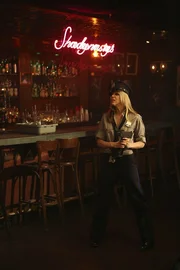 Dee Reynolds (Kaitlin Olson)