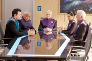 (im Uhrzeigersinn) Ed Mercer (Seth MacFarlane); Admiral Tucker (Ron Canada); Admiral Halsey (Victor Garber); Admiral Ozawa (Kelly Hu); Admiral Perry (Ted Danson) (im Uhrzeigersinn) Ed Mercer (Seth MacFarlane); Admiral Tucker (Ron Canada); Admiral Halsey (Victor Garber); Admiral Ozawa (Kelly Hu); Admiral Perry (Ted Danson)