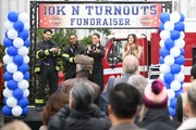 (v.l.n.r.) Jack Gibson (Grey Damon); Ben Warren (Jason George); Fire Chief Natasha Ross (Merle Dandridge); Dr. Carina DeLuca (Stefania Spampinato) (v.l.n.r.) Jack Gibson (Grey Damon); Ben Warren (Jason George); Fire Chief Natasha Ross (Merle Dandridge); Dr. Carina DeLuca (Stefania Spampinato)