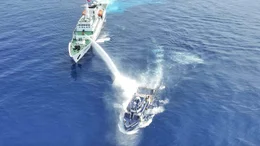China hat einige philippinische Inseln wie das Scarborough-Riff besetzt. Zwischen Schiffen der K&uuml;stenwachen beider L&auml;nder kommt es immer wieder zu heftigen Auseinandersetzungen.