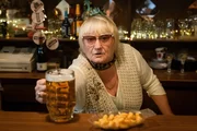 In chaotischen Zeiten ist auf Herta (Carmen-Maja Antoni) und ihre Spr&uuml;che immer Verlass. Prost!