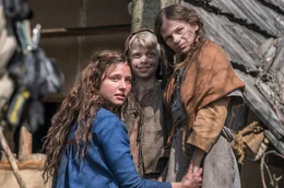 Jolanthe (Svenja Jung) konnte den Hunger der Geschwister Simon (Benjamin Ahrens) und Hedwig (Mariella Aumann) nicht l&auml;nger ertragen.