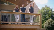 Glückliche Gewinner der Ohio Lottery machen sich mit David Bromstad auf die Suche nach dem perfekten Traumhaus. Ihr Gewinn von fünf Millionen Dollar bietet viele Möglichkeiten. David Bromstad präsentiert einen Neubau, ein architektonisches Highlight auf einem riesigen Grundstück und ein luxuriöses Haus in einer Wohnsiedlung. Glückliche Gewinner der Ohio Lottery machen sich mit David Bromstad auf die Suche nach dem perfekten Traumhaus. Ihr Gewinn von fünf Millionen Dollar bietet viele Möglichkeiten. David Bromstad präsentiert einen Neubau, ein architektonisches Highlight auf einem riesigen Grundstück und ein luxuriöses Haus in einer Wohnsiedlung.