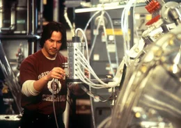 Die Professoren und Studenten der Universit&auml;t Chicago besch&auml;ftigen sich schon lange mit der Energiegewinnung aus dem Rohstoff Wasser. Eines Tages ist die langgesuchte Formel entschl&uuml;sselt. Doch dann findet der Student Eddie Kasalivich (Keanu Reeves) einen Toten im Labor ...
