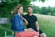 Franziska Hackl (Christiane), Mads Hjulmand (Arvid). Franziska Hackl (Christiane), Mads Hjulmand (Arvid).