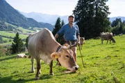 Andreas Dengel ist Landwirt und betreibt traditionelle Alpwirtschaft.
