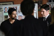 Arbeiten zusammen, um entflohene Häftlinge zu fassen: Luke (Adam Rodriguez, l.) und Hotch (Thomas Gibson, r.) ... Arbeiten zusammen, um entflohene Häftlinge zu fassen: Luke (Adam Rodriguez, l.) und Hotch (Thomas Gibson, r.) ...