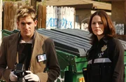 Am Tatort einer Bandenschießerei machen Greg (Eric Szmanda) und Sara (Jorja Fox) einen grausigen Fund... Am Tatort einer Bandenschießerei machen Greg (Eric Szmanda) und Sara (Jorja Fox) einen grausigen Fund...