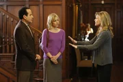 Monk (Tony Shalhoub) und Natalie (Traylor Howard, Mi.) fühlen Marilyn Brody (Julie Bowen) genaustens auf den Zahn. Betrügt die attraktive Frau ihren Ehemann Brody?
