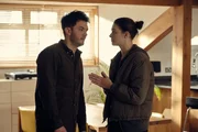 Ingrid (Emma Appleton) will von Luke (Kerr Logan) alles über sein Verhältnis zu Emma Seaton wissen.