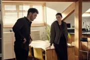 Der vom Dienst suspendierte DS Luke Nash (Kerr Logan) muss Ingrid Lewis (Emma Appleton) viele Fragen beantworten.