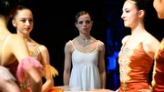 Tänzerin Rebecca Bennet (Lisa Pavlov) wartet auf ihren Auftritt - ohne zu ahnen, dass es ihr letzter sein wird. Tänzerin Rebecca Bennet (Lisa Pavlov) wartet auf ihren Auftritt - ohne zu ahnen, dass es ihr letzter sein wird.