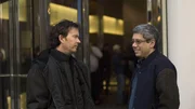 Timothy Hutton (l.) und Dean Devlin. Die Verwendung des sendungsbezogenen Materials ist nur mit dem Hinweis und Verlinkung auf RTL+ gestattet.