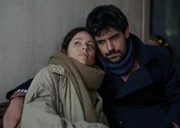 Anas (Iria del Río) Geburtstagsüberraschung für Oscar (Francesco Carril) endet im Chaos, aber daraus wächst eine noch engere Beziehung.