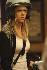 Dee Reynolds (Kaitlin Olson)