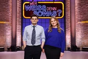 Die Kandidat:innen dieser Sendung: Karikaturist, Autor und Podcaster Miguel Robitzky (l.) und die Drehbuchautorin und Podcast-Moderatorin Carolin „Caro" Worbs (r). Die Kandidat:innen dieser Sendung: Karikaturist, Autor und Podcaster Miguel Robitzky (l.) und die Drehbuchautorin und Podcast-Moderatorin Carolin „Caro" Worbs (r).