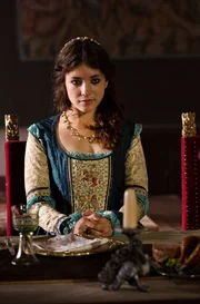 Saviya (Helen Woigk) glaubt an das Schicksal und fühlt schon beim ersten Treffen mit Richard, dass sie füreinander bestimmt sind. Saviya (Helen Woigk) glaubt an das Schicksal und fühlt schon beim ersten Treffen mit Richard, dass sie füreinander bestimmt sind.