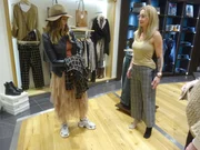 Shoppingbegleitung Charlotte (l.) und Tina Shoppingbegleitung Charlotte (l.) und Tina