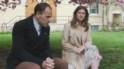 Als eine mysteriöse Frau (Joanna Christie, r.) aus Holmes (Jonny Lee Miller, l.) Vergangenheit auftaucht, bringt ihn das ganz schön aus der Fassung ... Als eine mysteriöse Frau (Joanna Christie, r.) aus Holmes (Jonny Lee Miller, l.) Vergangenheit auftaucht, bringt ihn das ganz schön aus der Fassung ...
