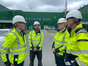 Ein großflächiger Stromausfall in Spanien im Frühjahr 2025 zeigt, wie sehr wir von Technik abhängig sind. Harald Lesch besucht das Umspannwerk Wilster und bespricht mit den Spezialisten, wie der Netzausbau und Großtrassen zukünftige Stromausfälle verhindern sollen. Wie gut ist Deutschland gerüstet?