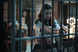 Nimmt den schier aussichtslosen Kampf gegen Maynard und die Kannibalen auf: Sheriff Angela Carter (Camilla Arfwedson) ...
