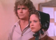 Mit einem hervorragenden Plädoyer erwirkt Mary (Melissa Sue Anderson, r.), dass ihr Mann Adam die Prüfung wiederholen kann. Charles (Michael Landon, l.) ist erstaunt über die Vehemenz seiner Tochter.
