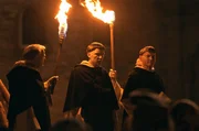 Heinrich Institoris (Philipp Moog, re.) ist ein religiöser Eiferer. Völlig besessen von seiner Vorstellung, dass Frauen das Werk des Teufels sind, ist er zu allem bereit, um die angeblichen Hexen zu vernichten. In Abt Torrani (Bernhard Schütz, li.) und Battista Nardini (Leonard Carow, Mitte) findet er Verbündete. Heinrich Institoris (Philipp Moog, re.) ist ein religiöser Eiferer. Völlig besessen von seiner Vorstellung, dass Frauen das Werk des Teufels sind, ist er zu allem bereit, um die angeblichen Hexen zu vernichten. In Abt Torrani (Bernhard Schütz, li.) und Battista Nardini (Leonard Carow, Mitte) findet er Verbündete.
