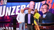V.l.: Stefan Raab, Elton und Laura Wontorra V.l.: Stefan Raab, Elton und Laura Wontorra