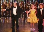 Frank Reynolds (Danny DeVito, l.)