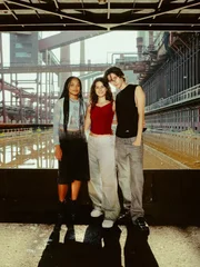 Ali (Sira-Anna Faal, l.), Mila (Derya Akyol), Jannis (Eren M. Güvercin) Ali (Sira-Anna Faal, l.), Mila (Derya Akyol), Jannis (Eren M. Güvercin)