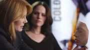 Catherine (Marg Helgenberger, l.) und Sara (Jorja Fox) ermitteln im Fall von zwei toten Frauen, die möglicherweise dem gleichen Täter zum Opfer fielen. Catherine (Marg Helgenberger, l.) und Sara (Jorja Fox) ermitteln im Fall von zwei toten Frauen, die möglicherweise dem gleichen Täter zum Opfer fielen.