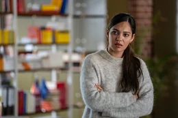 Sarah Schuster (Nilam Farooq).