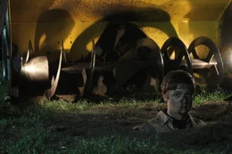 Ahnt noch nicht, was seine kannibalistischen Widersacher mit ihm vorhaben: Billy (Simon Ginty) ...