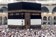 Das saudi-arabische Mekka ist der zentrale Wallfahrtsort des Islams. Die Kaaba zieht als bedeutendes Heiligtum mehrere Millionen Gläubige in den Westen von Saudi-Arabien.