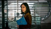 Engagiert und idealistisch: Justizmitarbeiterin Rasha (Sabrina Amali) bei der Arbeit.