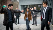 Jan (Tobias Oertel, re.) und Rasha (Sabrina Amali, Mitte) versuchen Hamsa (Aziz Dyab, li.) von einer schlimmen Tat abzubringen.