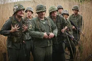 Amerikanische Soldaten (Holger Stockhaus, Paul Sedlmeir und Max Giermann) üben sich in der vietnamesischen Sprache, als sie im Vietnam-Krieg auf Einheimische treffen (restliche Darsteller unbekannt).