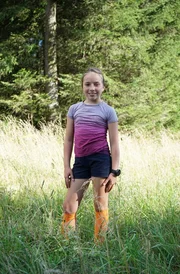 Lotta im Thüringer Wald. Hier rennt sie am liebsten mit ihrer Husky-Hündin Alaska querfeldein.