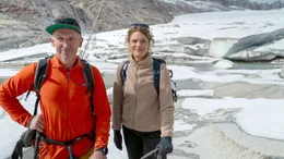Macht uns K&auml;lte krank? Lena Ganschow sucht in eisigen H&ouml;hen Antworten bei K&auml;lte-Experte Thomas Steinbrugger, Vize-Weltmeister im Eisklettern 2002.