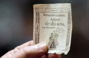 Während der Französischen Revolution kamen Schuldscheine auf – sogenannte Assignate. Während der Französischen Revolution kamen Schuldscheine auf – sogenannte Assignate.