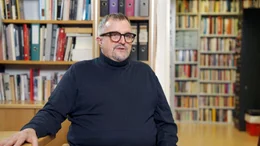 Der Historiker Andreas Brunner vom QWien besch&auml;ftigt sicher mit Queerer Geschichte.
