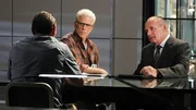 D.B. Russell (Ted Danson, M.) und Captain Jim Brass (Paul Guifoyle) verh&ouml;ren einen weiteren Verd&auml;chtigen.