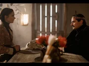 Filleas (Christian Tafdrup) versucht Nille (Neel Rønholt) für sich zu gewinnen. Filleas (Christian Tafdrup) versucht Nille (Neel Rønholt) für sich zu gewinnen.