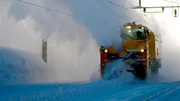 Dauereinsatz der Schneefr&auml;se f&uuml;r die Bergenbahn in Finse.