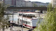 Donaukanal Höhe Schwedenplatz, Passagierschiffe.