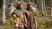 Der Winter ist vorbei! Ronja (Kerstin Linden,li.) und Birk (Jack Bergenholtz Henriksson) können sich wieder sehen. Der Winter ist vorbei! Ronja (Kerstin Linden,li.) und Birk (Jack Bergenholtz Henriksson) können sich wieder sehen.