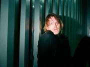 Varg Veum (Trond Espen Seim) befindet sich in Lebensgefahr. Varg Veum (Trond Espen Seim) befindet sich in Lebensgefahr.