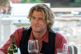 Stone Crandall (Chris Hemsworth)