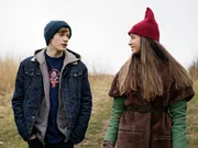 Tinka (Josephine Chavarria Højbjerg) und Lasse (Albert Rosin Harson) entscheiden sich, auf eigene Faust nach dem Weihnachtsstern zu suchen.